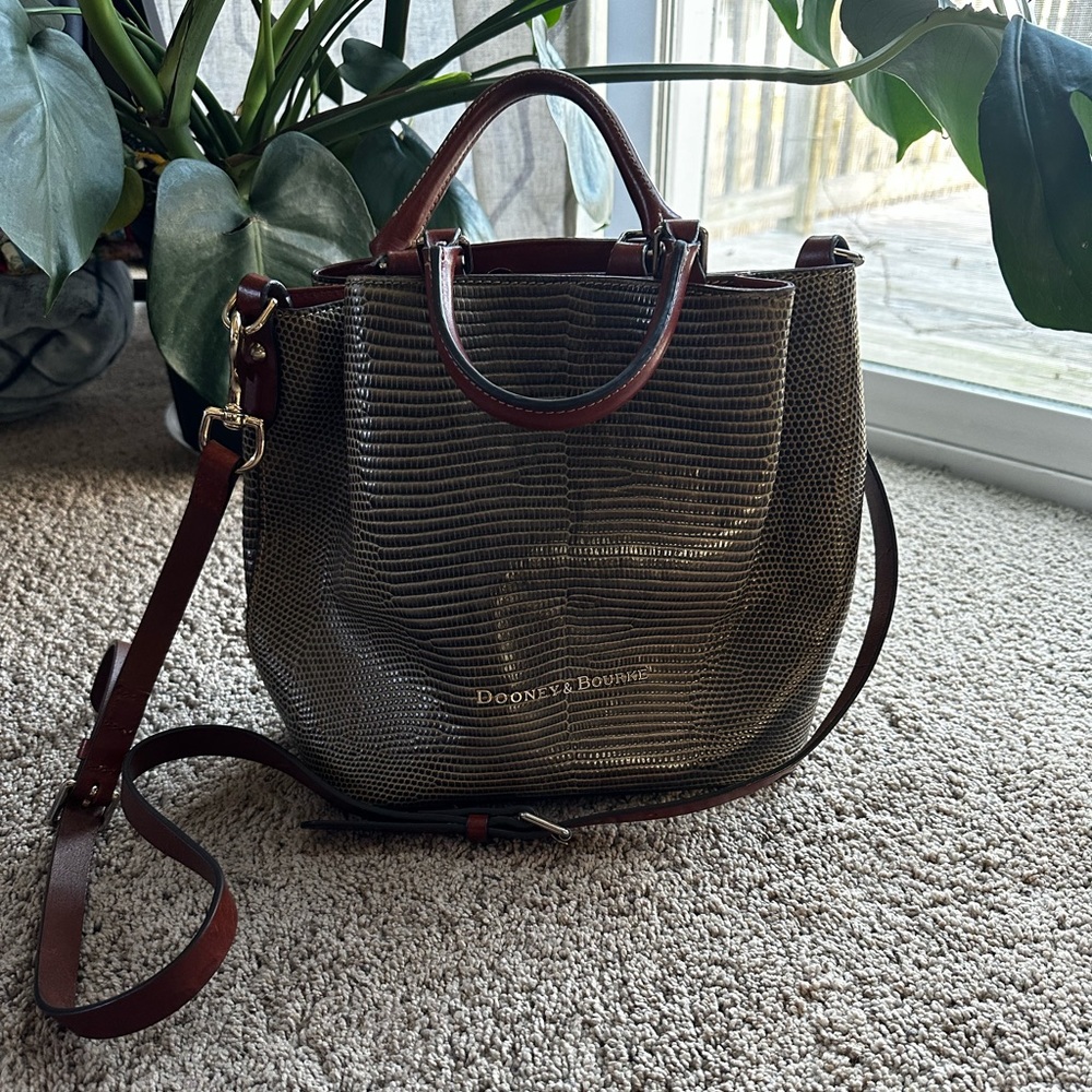 Dooney & Bourke satchel bag